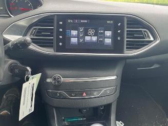 Peugeot 308 308 SW (L4/L9/LC/LJ/LR), Combi 5-drs, 2014 / 2021 1.2 12V e-THP PureTech 130 picture 9