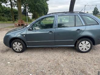 Vrakbiler auto Skoda Fabia Fabia (6Y5), Combi 5-drs, 2000 / 2007 1.4i 16V 2004/2