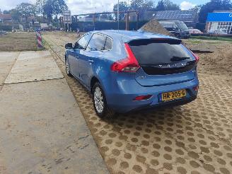 Volvo V-40 2.0 diesel airco picture 12