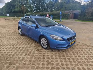 Schadeauto Volvo V-40 2.0 diesel airco 2015/12