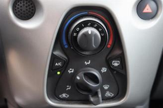 Peugeot 108 108, Hatchback, 2014 1.0 12V picture 24