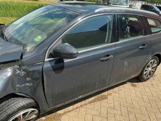 Peugeot 308 308 SW (L4/L9/LC/LJ/LR), Combi 5-drs, 2014 / 2021 1.2 12V e-THP PureTech 110 picture 13