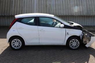 damaged passenger cars Toyota Aygo Aygo (B40), Hatchback, 2014 1.0 12V VVT-i 2019/6