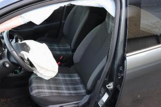 Peugeot 108 108, Hatchback, 2014 1.0 12V VVT-i picture 11