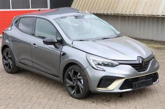 Coche siniestrado Renault Clio Clio V (RJAB), Hatchback 5-drs, 2019 1.6 E-Tech 145 16V 2023/6
