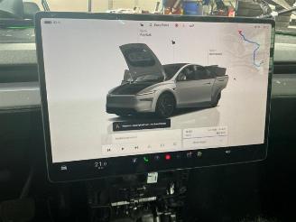Tesla Model Y Model Y, SUV, 2025 RWD 58 kWh, Long Range RWD 75 kWh picture 12