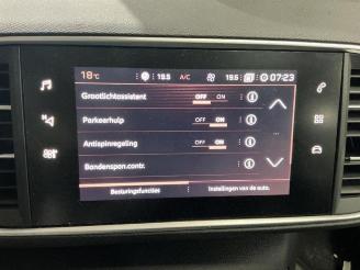 Peugeot 308 308 (L3/L8/LB/LH/LP), Hatchback 5-drs, 2013 / 2021 1.2 12V e-THP PureTech 110 picture 28