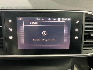 Peugeot 308 308 (L3/L8/LB/LH/LP), Hatchback 5-drs, 2013 / 2021 1.2 12V e-THP PureTech 110 picture 25