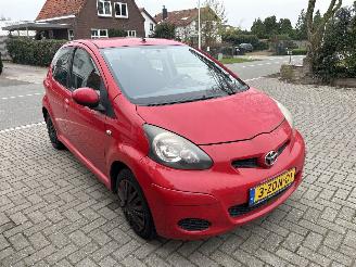 Vaurioauto  passenger cars Toyota Aygo 1.0 12V COOL 2011/2