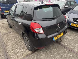skadebil auto Renault Clio 1.5 dCi Parisienne 2011/7