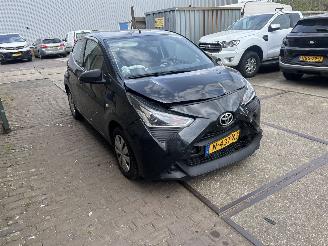 Voiture accidenté Toyota Aygo 1.0 VVT-I XFUN 2022/1