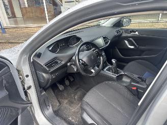 Peugeot 308 1.2 e  THP SW picture 6