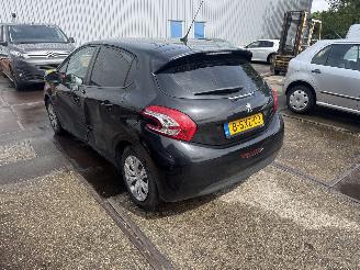 Peugeot 208 1.0 VTI picture 3