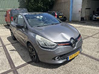 Vaurioauto  passenger cars Renault Clio 0.9 TCE EXPRESSION 2013/2