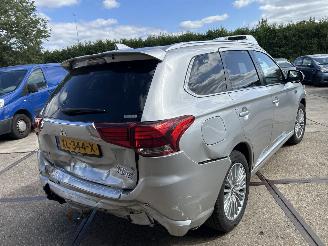 Mitsubishi Outlander 2.4 PHEV INTENSE + picture 3