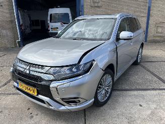 Damaged car Mitsubishi Outlander 2.4 PHEV INTENSE + 2019/2