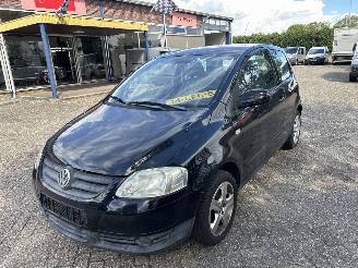 damaged passenger cars Volkswagen Fox 1.2 TRENDLINE 2010/4