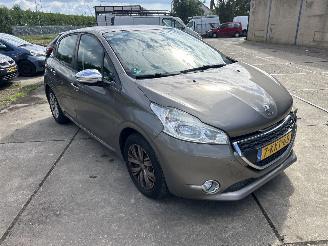 krockskadad bil auto Peugeot 208 1.2  VTI ACTIVE 2013/5