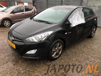 Coche siniestrado Hyundai I-30 i30 (GDHB5), Hatchback, 2011 1.6 GDI Blue 16V 2012/10