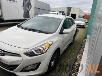 Vrakbiler auto Hyundai I-30 i30 Wagon (GDHF5), Combi, 2012 1.6 GDI Blue 16V 2015/5