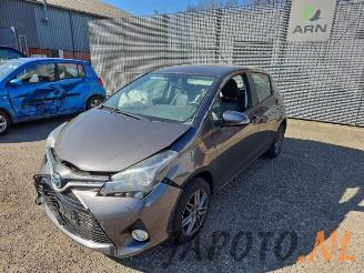 Vrakbiler auto Toyota Yaris Yaris III (P13), Hatchback, 2010 / 2020 1.5 16V Hybrid 2015/11