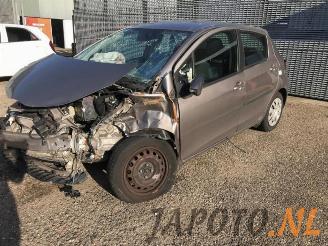 Vrakbiler auto Toyota Yaris Yaris III (P13), Hatchback, 2010 / 2020 1.33 16V Dual VVT-I 2015/9