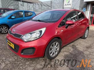 Coche siniestrado Kia Rio Rio III (UB), Hatchback, 2011 / 2017 1.2 CVVT 16V 2013/4