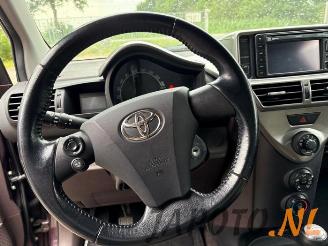 Toyota iQ iQ, Hatchback 3-drs, 2009 / 2015 1.0 12V VVT-i picture 10