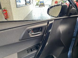 Toyota Auris 1.8 Hybrid Lease Pro picture 19