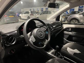 Volkswagen Up! 1.0 move up! BlueMotion picture 16