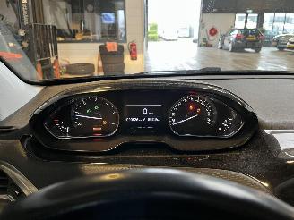 Peugeot 208 1.6 BlueHDi Blue Premium 90.000 KM! picture 20
