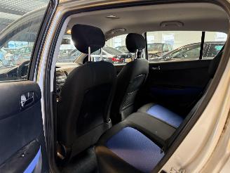 Hyundai I-20 1.4i DynamicVersion Automaat picture 10