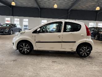 Peugeot 107 1.0-12V Millesim 200 picture 5