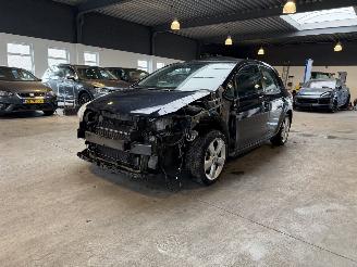 Vaurioauto  passenger cars Toyota Auris 1.8 Full Hybrid Dynamic 2012/2