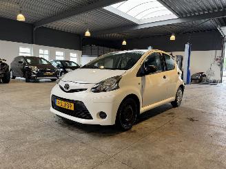 Vaurioauto  passenger cars Toyota Aygo 1.0 VVT-i Now NAP! 2013/10