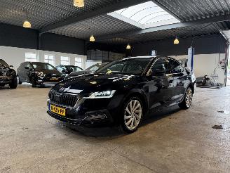 krockskadad bil auto Skoda Octavia 1.5 TSI First Edition 2021/4