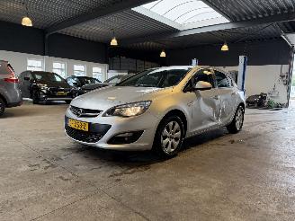 uszkodzony samochody osobowe Opel Astra 1.4 Turbo 2015/5