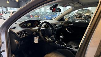 Peugeot 308 1.6 BlueHDI Blue Lease Executive picture 18