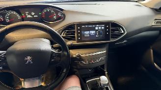 Peugeot 308 1.6 BlueHDI Blue Lease Executive picture 24