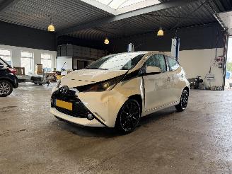uszkodzony samochody osobowe Toyota Aygo 1.0 VVT-i x-play NAP! 2016/11