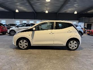 Toyota Aygo 1.0 VVT-i x-wave picture 2