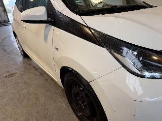 Toyota Aygo 1.0 VVT-i x-wave picture 13