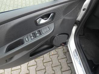 Renault Clio 0.9 TCe Limited picture 11