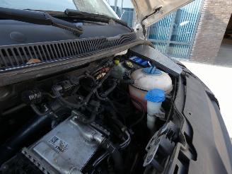Volkswagen Transporter 2.0 TDI L2H2 Highl. picture 23