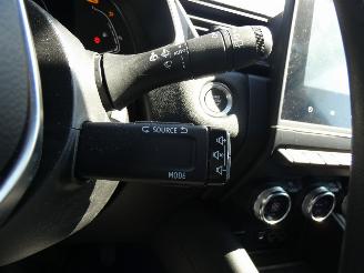 Renault Captur 1.6 E-Tech Hybrid 145 SL Rive Gauche picture 17