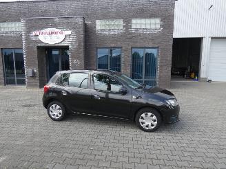 damaged passenger cars Dacia Sandero 0.9 TCe Lauréate Nieuwe APK 2015/2