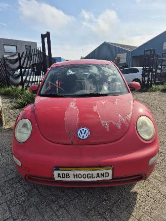Coche siniestrado Volkswagen New-beetle (9C1/9G1) Hatchback 3-drs 1.6 (AYD) [75kW] 5-BAK 2001/1