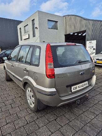 Ford Fusion Combi 1.6 16V (FYJA(Euro 5)) [74kW] picture 4