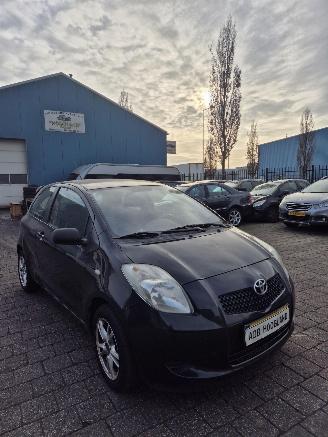 Toyota Yaris II (P9) Hatchback 1.3 16V VVT-i (2SZFE) [64kW] 5-BAK picture 6