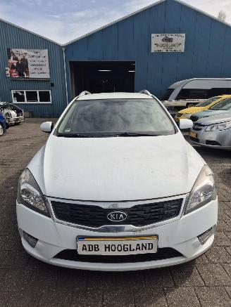 Autoverwertung Kia Cee d Sporty Wagon (EDF) Combi 1.4 16V (G4FA) [66kW] 5-BAK 2010/1